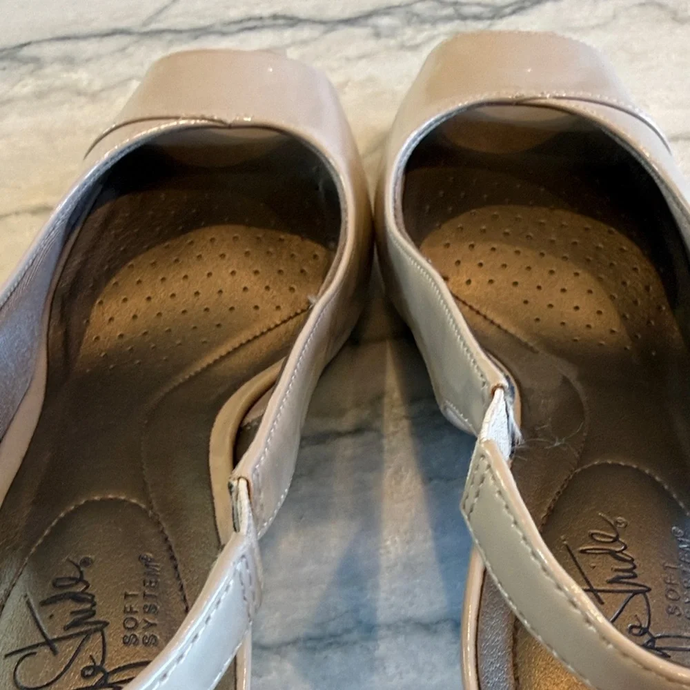 Life Stride Soft System Nude Slingback Heels with Flex Soles Size 9.5